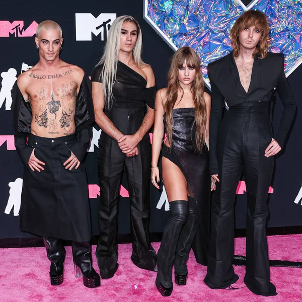 Rick Owens 'ın kıyafetlerini giyen Damiano David, Ethan Torchio, Victoria De Angelis ve Thomas Raggi 12 Eylül 2023' te Newark, New Jersey, ABD 'deki Prudential Center' da düzenlenen 2023 MTV Video Müzik Ödülleri 'ne geldiler.