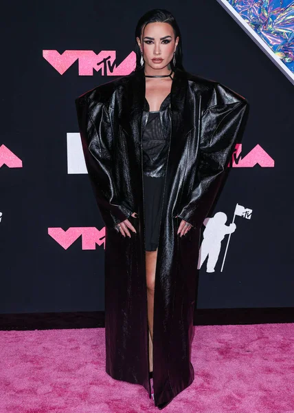 Demi Lovato Wearing Christian Louboutin Pumps Arrives 2023 Mtv Video — Stock Photo, Image