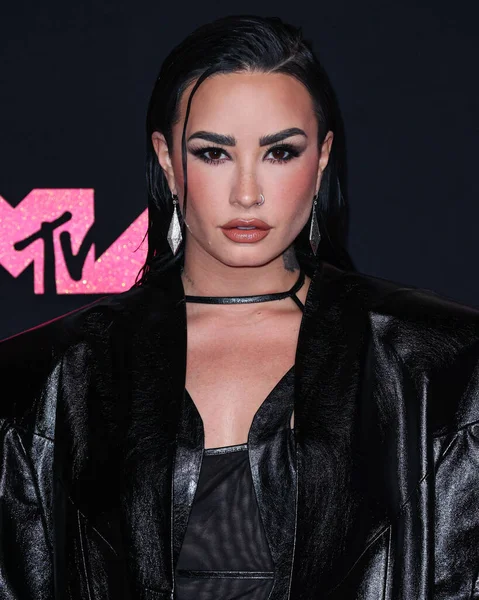 Demi Lovato Wearing Christian Louboutin Pumps Arrives 2023 Mtv Video — Stock Photo, Image