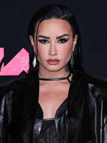 Demi Lovato Ubrana Pompy Christian Louboutin Przybywa 2023 Mtv Video — Zdjęcie stockowe