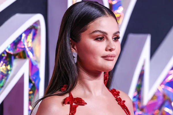 stock image American singer and actress Selena Gomez wearing a custom Oscar de la Renta dress arrives at the 2023 MTV Video Music Awards held at the Prudential Center on September 12, 2023 in Newark, New Jersey, United States.