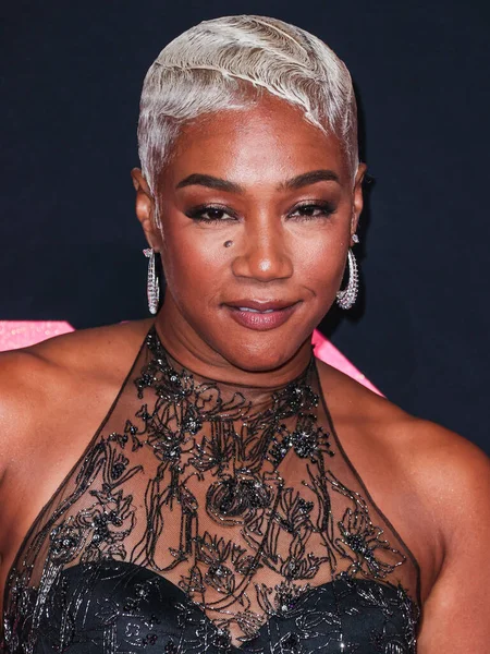 Tiffany Haddish 'in Jason Wu elbisesi, Giuseppe Zanotti ayakkabıları ve REZA mücevherleri 12 Eylül 2023 tarihinde Newark, New Jersey, ABD' deki Prudential Center 'da düzenlenen 2023 MTV Video Müzik Ödülleri' ne ulaşır..