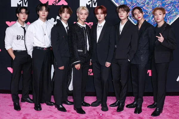 Stray Kids 'ten Changbin, I.N, Han, Felix, Lee Know, Seungmin, Hyunjin ve Bang Chan 12 Eylül 2023' te Newark, New Jersey, ABD 'deki Prudential Center' da düzenlenen 2023 MTV Video Müzik Ödülleri 'ne geldiler..