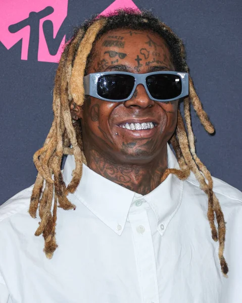 Lil Wayne, 12 Eylül 2023 tarihinde Newark, New Jersey 'de Prudential Center' da düzenlenen 2023 MTV Video Müzik Ödülleri 'nde basın odasında poz verdi..