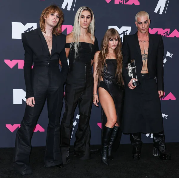 Thomas Raggi, Ethan Torchio, Victoria De Angelis ve Mneskin 'li Damiano David (Maneskin), 12 Eylül 2023' te Newark, New Jersey, ABD 'deki Prudential Center' da düzenlenen 2023 MTV Video Müzik Ödülleri 'nde basın odasında poz verdiler..