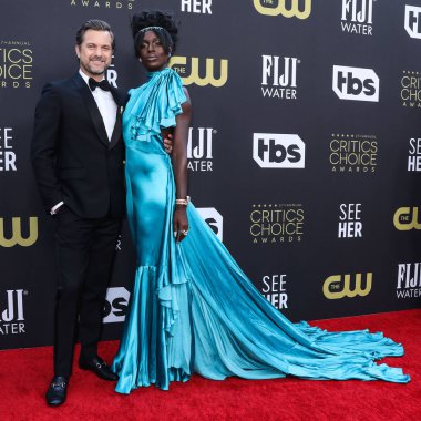 Joshua Jackson ve Jodie Turner-Smith, 13 Mart 2022 'de Fairmont Century Plaza Hotel' de düzenlenen 27. Yıllık Eleştirmenler Seçimi Ödülleri 'ne geldiler.