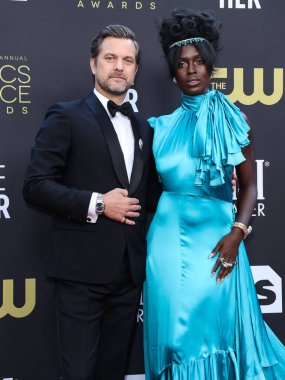 Joshua Jackson ve Jodie Turner-Smith, 13 Mart 2022 'de Fairmont Century Plaza Hotel' de düzenlenen 27. Yıllık Eleştirmenler Seçimi Ödülleri 'ne geldiler.