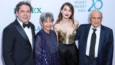 Gustavo Dudamel, Berta Isabel Aguilera, Maria Valverde ve Frank Gehry, Los Angeles Filarmoni Orkestrası 'nın Frank Gehry onuruna 5 Ekim 2023' de Los Angeles, Kaliforniya 'daki Walt Disney Konser Salonu' nda düzenlenen 20. yıl dönümü kutlamasına geldiler..