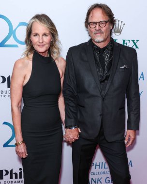 Amerikalı aktris ve yönetmen Helen Hunt ve Jeffrey Nordling, Los Angeles Filarmoni Orkestrası 'nın 20. yıl dönümü şerefine Frank Gehry' nin 5 Ekim 2023 'te Los Angeles, Kaliforniya' daki Walt Disney Konser Salonu 'nda düzenlediği törene geldiler..