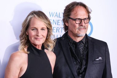 Amerikalı aktris ve yönetmen Helen Hunt ve Jeffrey Nordling, Los Angeles Filarmoni Orkestrası 'nın 20. yıl dönümü şerefine Frank Gehry' nin 5 Ekim 2023 'te Los Angeles, Kaliforniya' daki Walt Disney Konser Salonu 'nda düzenlediği törene geldiler..