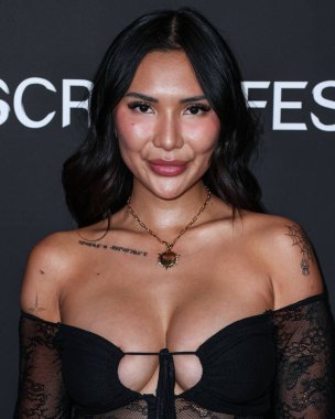 Televizyon kişiliği Linzy Luu, 10 Ekim 2023 'te Hollywood, Los Angeles' taki TCL Çin Tiyatrosu IMAX 'ta düzenlenen 23. Yıllık Korku Filmleri Festivali - Los Angeles Açılış Gecesi - Sümer Filmlerinin İlahiyatının galasına geldi.