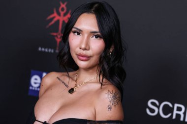 Televizyon kişiliği Linzy Luu, 10 Ekim 2023 'te Hollywood, Los Angeles' taki TCL Çin Tiyatrosu IMAX 'ta düzenlenen 23. Yıllık Korku Filmleri Festivali - Los Angeles Açılış Gecesi - Sümer Filmlerinin İlahiyatının galasına geldi.