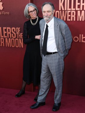Dr. Anne Peters ve Amerikalı senaryo yazarı Eric Roth, 16 Ekim 2023 'te Dolby Tiyatrosu' nda düzenlenen Apple TV + 'Killers of the Flower Moon' un Los Angeles Premiere of Apple TV 'sine geldiler.. 