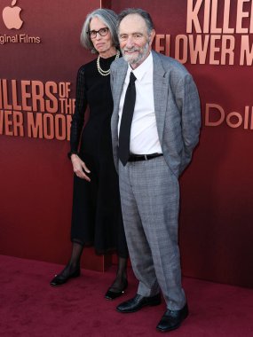 Dr. Anne Peters ve Amerikalı senaryo yazarı Eric Roth, 16 Ekim 2023 'te Dolby Tiyatrosu' nda düzenlenen Apple TV + 'Killers of the Flower Moon' un Los Angeles Premiere of Apple TV 'sine geldiler.. 