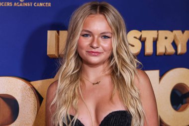 Amerikalı YouTuber, aktris, müzisyen, dansçı ve içerik yaratıcısı Pressley Hosbach, 18 Ekim 2023 'te Hollywood ve Bardot' ta düzenlenen 2023 Industry Dance Awards 'a geldi.. 