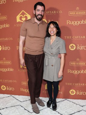 Kanadalı realite televizyon karakteri Drew Scott ve eşi Linda Phan, evsizliği önlemek için koruyucu ailelerden uzakta yaşlanan gençler için bir toplum yaratarak yıllık A Sense of Home Gala 2023 'e geldiler.