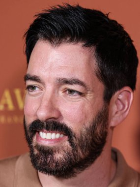 Kanadalı realite televizyon karakteri Drew Scott, evsizliği önlemek için ilk evleri ve koruyucu aile tarafından yaşlanan gençler için bir toplum yaratarak yıllık A Sense of Home Gala 2023 'e geldi.