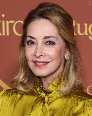 Amerikalı aktris Sharon Lawrence, Nicole Avant 'ın evinde tutulan koruyucu ailelerden uzakta ilk kez bir ev ve gençler için bir toplum yaratarak evsizlik hissini önlemeye yardımcı olmak için yıllık A Sense of Home Gala 2023' e geliyor. 