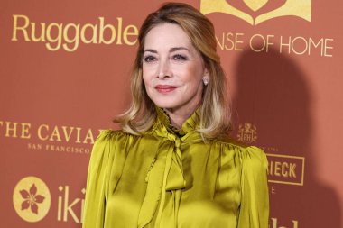 Amerikalı aktris Sharon Lawrence, Nicole Avant 'ın evinde tutulan koruyucu ailelerden uzakta ilk kez bir ev ve gençler için bir toplum yaratarak evsizlik hissini önlemeye yardımcı olmak için yıllık A Sense of Home Gala 2023' e geliyor. 