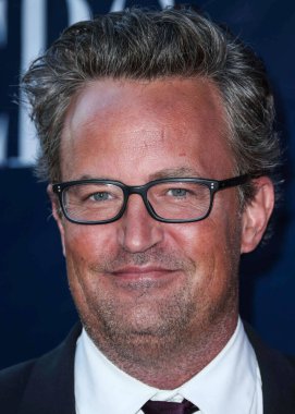 Matthew Perry 54 yaşında öldü. Matthew Perry öldü. 54 yaşındaydı. En çok Friends 'te Chandler Bing' i oynayan aktör 28 Ekim 2023 Cumartesi günü Los Angeles 'taki bir evde ölü bulundu. BATI Hollywood, LOS ANGELES, CALIFORNIA