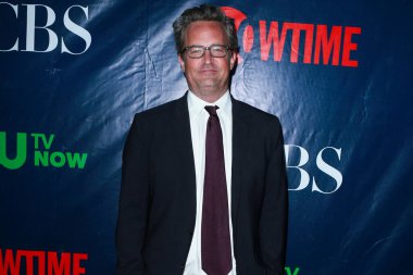 Matthew Perry 54 yaşında öldü. Matthew Perry öldü. 54 yaşındaydı. En çok Friends 'te Chandler Bing' i oynayan aktör 28 Ekim 2023 Cumartesi günü Los Angeles 'taki bir evde ölü bulundu. BATI Hollywood, LOS ANGELES, CALIFORNIA