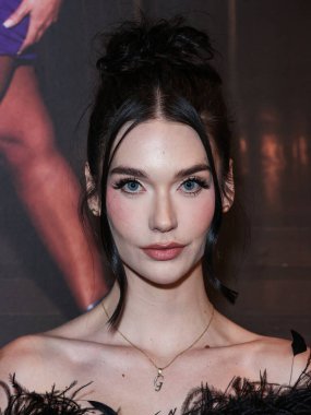 Amanda Steele, 8 Kasım 2023 'te Batı Hollywood EDITION Oteli' ndeki Sunset at EDITION 'da düzenlenen PrettyLittleThing X Lori Harvey Party Wear Collection Launch' a varır..