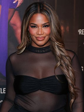 Kamie Crawford, 8 Kasım 2023 'te Batı Hollywood EDITION Oteli' ndeki Sunset at EDITION 'da düzenlenen PrettyLittleThing X Lori Harvey Party Wear Collection Launch' a varır..