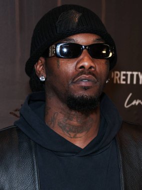 Ofset (Kiari Kendrell Cephus), 8 Kasım 2023 'te Batı Hollywood EDITION Oteli' ndeki Sunset at EDITION (Bodrum Kulübü) 'nde düzenlenen PrettyLittleThing X Lori Harvey Party Giyim Koleksiyon Fırlatması' na ulaşır..