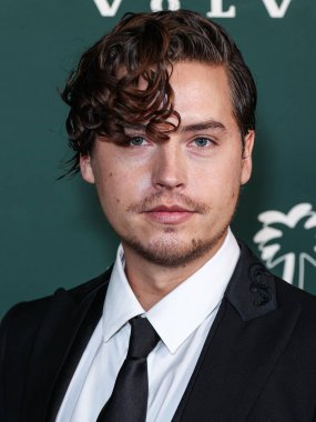 Cole Sprouse, Paul Mitchell tarafından sunulan 2023 Bebek Galası 'na 11 Kasım 2023 tarihinde Batı Hollywood, Los Angeles, Kaliforniya, ABD' de gerçekleştirilen Pasifik Tasarım Merkezi 'nde ulaşır..
