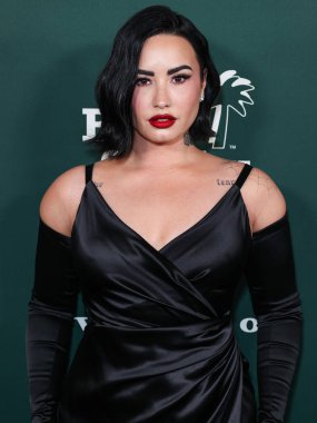 Dolce ve Gabbana giyen Demi Lovato, 11 Kasım 2023 'te ABD' nin Los Angeles, Kaliforniya eyaletinin Batı Hollywood şehrinde gerçekleştirilen Pasifik Tasarım Merkezi 'nde Paul Mitchell tarafından sunulan 2023 Bebek Galası' na ulaştı..