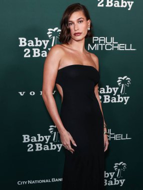 Anthony Vaccarello 'nun giydiği Saint Laurent giysisiyle Hailey Rhode Baldwin Bieber, 11 Kasım 2023' te Batı Hollywood, Los Angeles, Kaliforniya, ABD 'de gerçekleştirilen Pasifik Tasarım Merkezi' nde Paul Mitchell tarafından sunulan 2023 Bebek Galasına ulaştı..