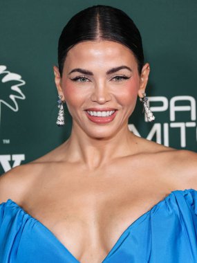 Monique Lhuillier giyen Jenna Dewan, 11 Kasım 2023 'te West Hollywood, Los Angeles, Kaliforniya, ABD' de gerçekleştirilen Pasifik Tasarım Merkezi 'nde Paul Mitchell tarafından sunulan 2023 Bebek Galasına ulaştı..