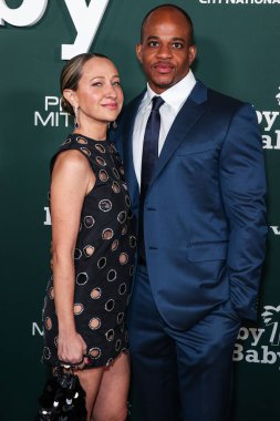 Jennifer Meyer ve Geoff Ogunlesi, 11 Kasım 2023 'te Batı Hollywood, Los Angeles, Kaliforniya, ABD' de gerçekleştirilen Pasifik Tasarım Merkezi 'nde Paul Mitchell tarafından sunulan 2023 Bebek Galası' na geldiler..