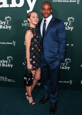 Jennifer Meyer ve Geoff Ogunlesi, 11 Kasım 2023 'te Batı Hollywood, Los Angeles, Kaliforniya, ABD' de gerçekleştirilen Pasifik Tasarım Merkezi 'nde Paul Mitchell tarafından sunulan 2023 Bebek Galası' na geldiler..