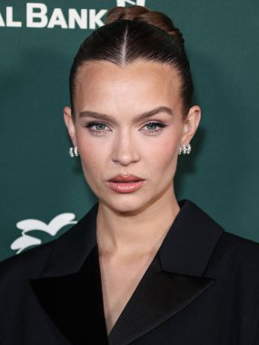 Josephine Skriver, 11 Kasım 2023 'te Batı Hollywood, Los Angeles, Kaliforniya' da Pasifik Tasarım Merkezi 'nde Paul Mitchell tarafından sunulan 2023 Bebek Galası' na ulaşır..