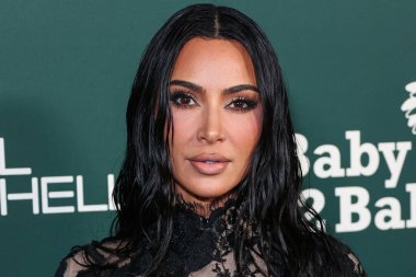 Balenciaga FW23 RTW giyen Kim Kardashian, 11 Kasım 2023 tarihinde Batı Hollywood, Los Angeles, Kaliforniya, ABD 'de gerçekleştirilen Pasifik Tasarım Merkezi' nde Paul Mitchell tarafından sunulan 2023 Bebek Galası 'na ulaştı..