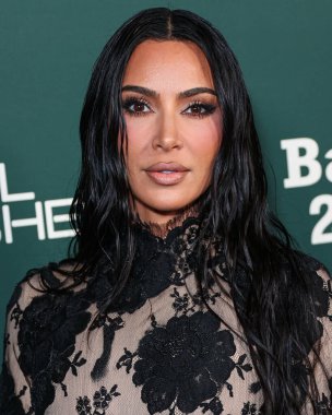 Balenciaga FW23 RTW giyen Kim Kardashian, 11 Kasım 2023 tarihinde Batı Hollywood, Los Angeles, Kaliforniya, ABD 'de gerçekleştirilen Pasifik Tasarım Merkezi' nde Paul Mitchell tarafından sunulan 2023 Bebek Galası 'na ulaştı..