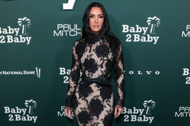 Balenciaga FW23 RTW giyen Kim Kardashian, 11 Kasım 2023 tarihinde Batı Hollywood, Los Angeles, Kaliforniya, ABD 'de gerçekleştirilen Pasifik Tasarım Merkezi' nde Paul Mitchell tarafından sunulan 2023 Bebek Galası 'na ulaştı..