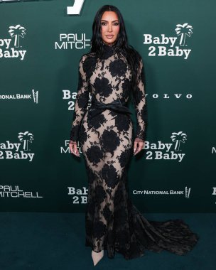 Balenciaga FW23 RTW giyen Kim Kardashian, 11 Kasım 2023 tarihinde Batı Hollywood, Los Angeles, Kaliforniya, ABD 'de gerçekleştirilen Pasifik Tasarım Merkezi' nde Paul Mitchell tarafından sunulan 2023 Bebek Galası 'na ulaştı..