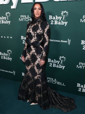 Balenciaga FW23 RTW giyen Kim Kardashian, 11 Kasım 2023 tarihinde Batı Hollywood, Los Angeles, Kaliforniya, ABD 'de gerçekleştirilen Pasifik Tasarım Merkezi' nde Paul Mitchell tarafından sunulan 2023 Bebek Galası 'na ulaştı..