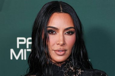 Balenciaga FW23 RTW giyen Kim Kardashian, 11 Kasım 2023 tarihinde Batı Hollywood, Los Angeles, Kaliforniya, ABD 'de gerçekleştirilen Pasifik Tasarım Merkezi' nde Paul Mitchell tarafından sunulan 2023 Bebek Galası 'na ulaştı..