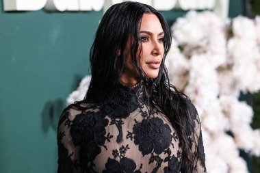 Balenciaga FW23 RTW giyen Kim Kardashian, 11 Kasım 2023 tarihinde Batı Hollywood, Los Angeles, Kaliforniya, ABD 'de gerçekleştirilen Pasifik Tasarım Merkezi' nde Paul Mitchell tarafından sunulan 2023 Bebek Galası 'na ulaştı..