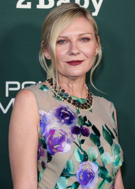 Dries Van Noten 'ı giyen Kirsten Dunst, 11 Kasım 2023' te ABD 'nin Los Angeles, Kaliforniya eyaletinde bulunan Pacific Design Center' da düzenlenen Paul Mitchell tarafından sunulan 2023 Bebek Galası 'na ulaştı..