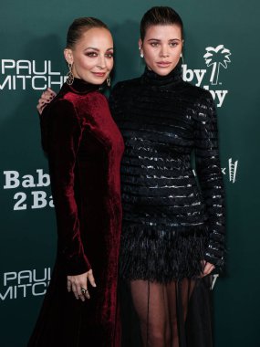 Nicole Richie ve kız kardeşi Sofia Richie Grainge, 11 Kasım 2023 'te Batı Hollywood, Los Angeles, Kaliforniya, ABD' de gerçekleştirilen Pasifik Tasarım Merkezi 'nde Paul Mitchell tarafından sunulan 2023 Bebek Galası' na geldiler..