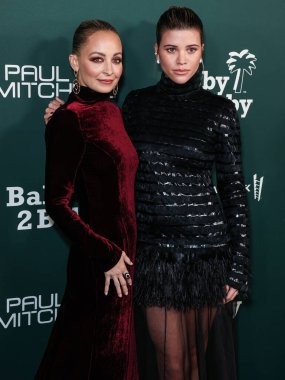 Nicole Richie ve kız kardeşi Sofia Richie Grainge, 11 Kasım 2023 'te Batı Hollywood, Los Angeles, Kaliforniya, ABD' de gerçekleştirilen Pasifik Tasarım Merkezi 'nde Paul Mitchell tarafından sunulan 2023 Bebek Galası' na geldiler..