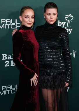 Nicole Richie ve kız kardeşi Sofia Richie Grainge, 11 Kasım 2023 'te Batı Hollywood, Los Angeles, Kaliforniya, ABD' de gerçekleştirilen Pasifik Tasarım Merkezi 'nde Paul Mitchell tarafından sunulan 2023 Bebek Galası' na geldiler..