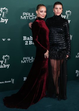 Nicole Richie ve kız kardeşi Sofia Richie Grainge, 11 Kasım 2023 'te Batı Hollywood, Los Angeles, Kaliforniya, ABD' de gerçekleştirilen Pasifik Tasarım Merkezi 'nde Paul Mitchell tarafından sunulan 2023 Bebek Galası' na geldiler..