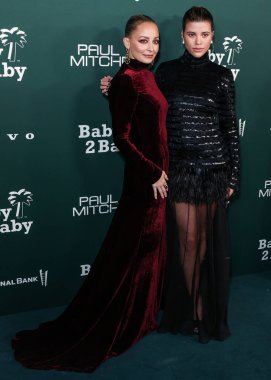 Nicole Richie ve kız kardeşi Sofia Richie Grainge, 11 Kasım 2023 'te Batı Hollywood, Los Angeles, Kaliforniya, ABD' de gerçekleştirilen Pasifik Tasarım Merkezi 'nde Paul Mitchell tarafından sunulan 2023 Bebek Galası' na geldiler..