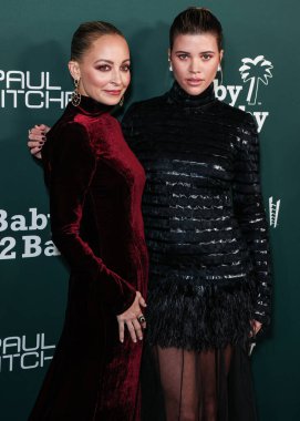 Nicole Richie ve kız kardeşi Sofia Richie Grainge, 11 Kasım 2023 'te Batı Hollywood, Los Angeles, Kaliforniya, ABD' de gerçekleştirilen Pasifik Tasarım Merkezi 'nde Paul Mitchell tarafından sunulan 2023 Bebek Galası' na geldiler..