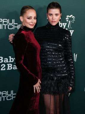 Nicole Richie ve kız kardeşi Sofia Richie Grainge, 11 Kasım 2023 'te Batı Hollywood, Los Angeles, Kaliforniya, ABD' de gerçekleştirilen Pasifik Tasarım Merkezi 'nde Paul Mitchell tarafından sunulan 2023 Bebek Galası' na geldiler..